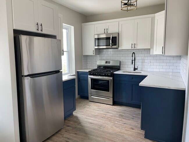 Building Photo - 211 Sumac St Unit 3