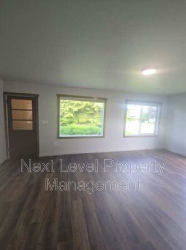 Photo - 1003 6th Ave W