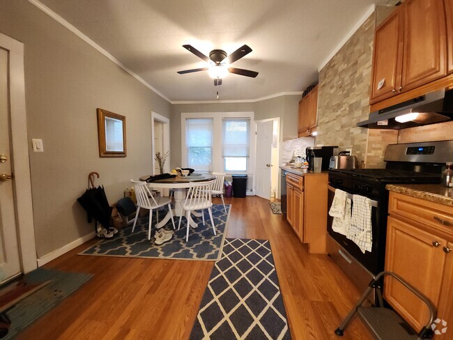 Building Photo - 261 Athens St Unit 2 Rental