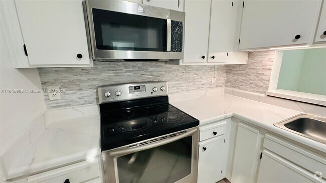Building Photo - 1245 SW 46th Ave Unit 1209 Rental