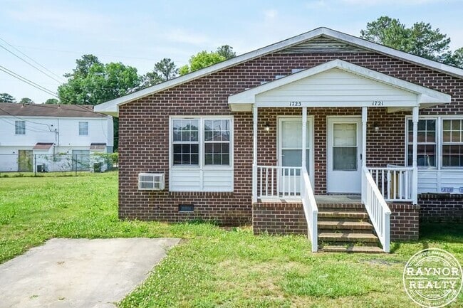 Building Photo - 1721-1723 Windsor Dr Rental