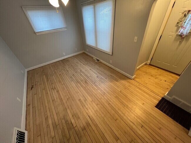 Photo - Click the “Apply Now” button or email wapmrentals@gmail.com for a prompt response.