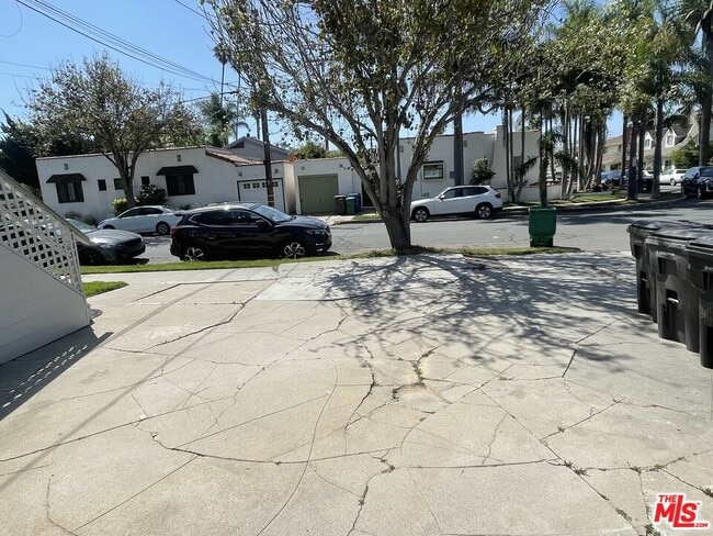 Photo - 351 Temple Ave