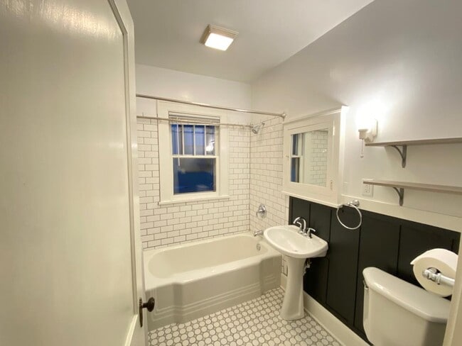 Building Photo - 138 Cecil St SE Unit 138 Cecil St SE Rental