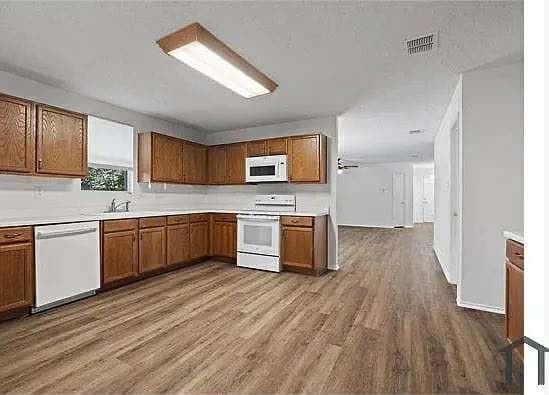 Photo - 1665 Stonehaven Pl