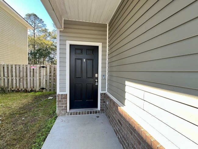 Photo - AVAILABLE NOW! (PET FRIENDLY)