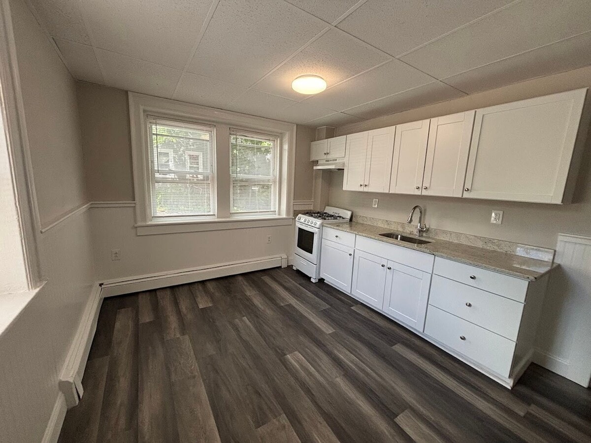 Photo - 565 Beach Apartments