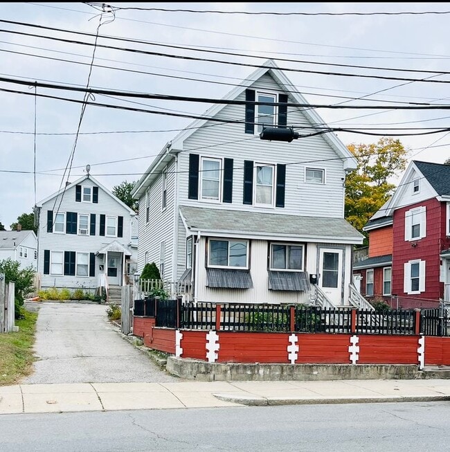 Building Photo - 1523 River St