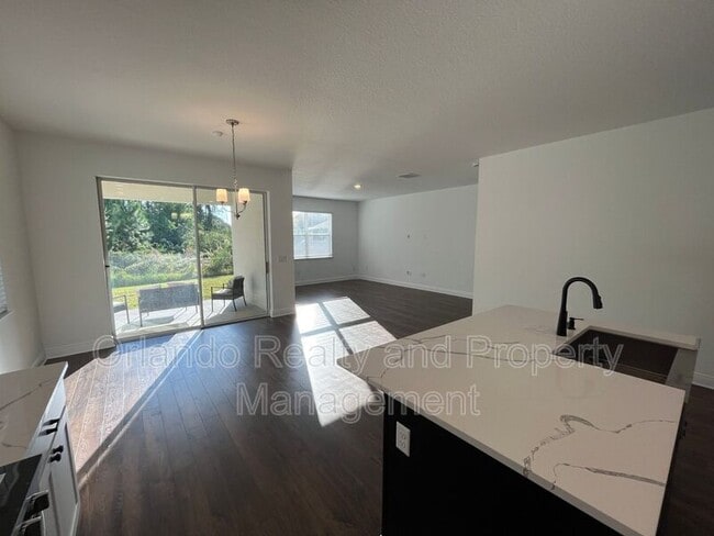 Photo - 737 Trillium Ct