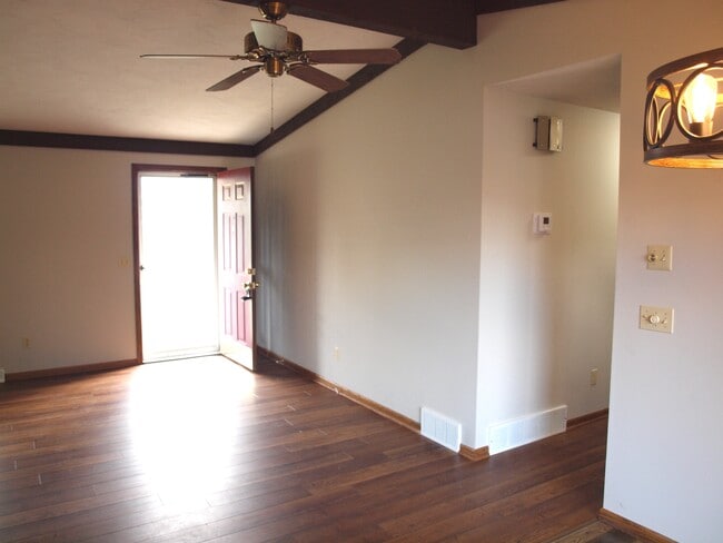 Photo - 607 Cheyenne Cir