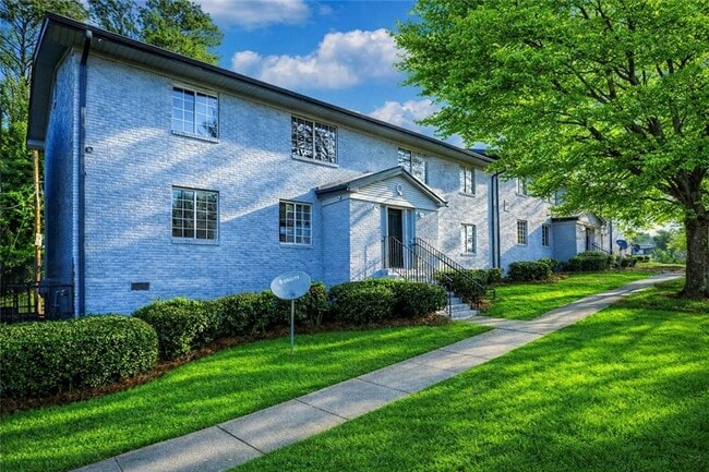 Building Photo - 2065 Alison Ct SW Unit 2