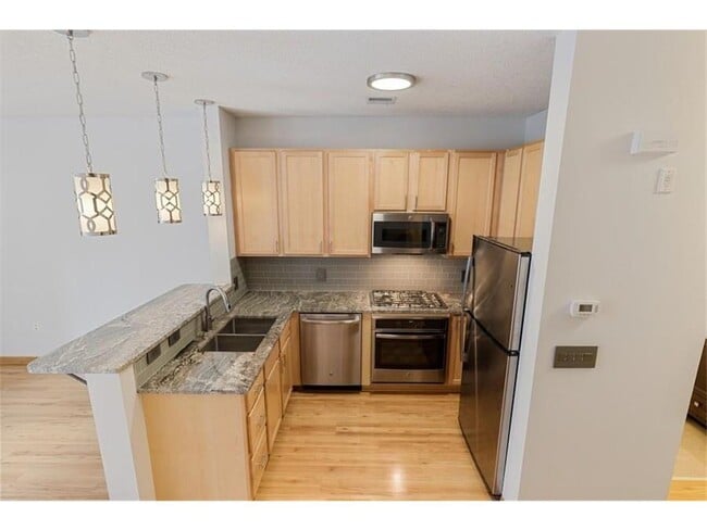 Building Photo - 600 N 2nd St Unit 120