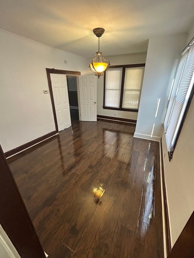 Building Photo - 819 Covert Ave