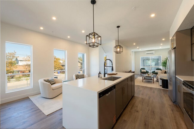 Photo - 884 E Rowley Dr