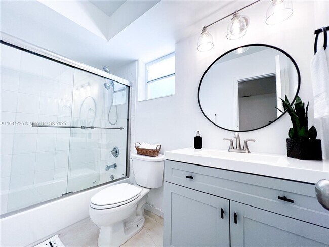 Photo - 1311 NE 118th St