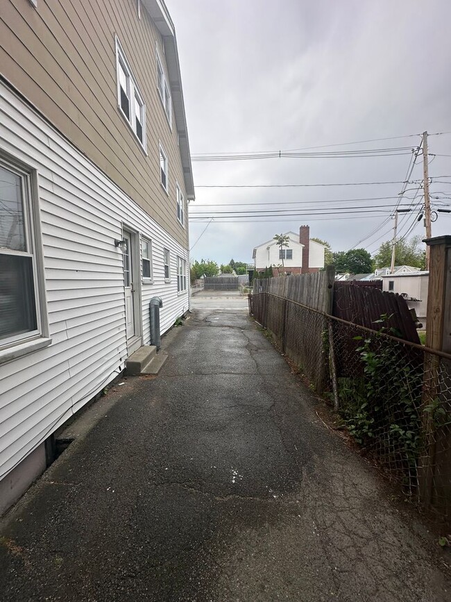Photo - 92-94 Waltham Street, Watertown, MA Unidad 92-4