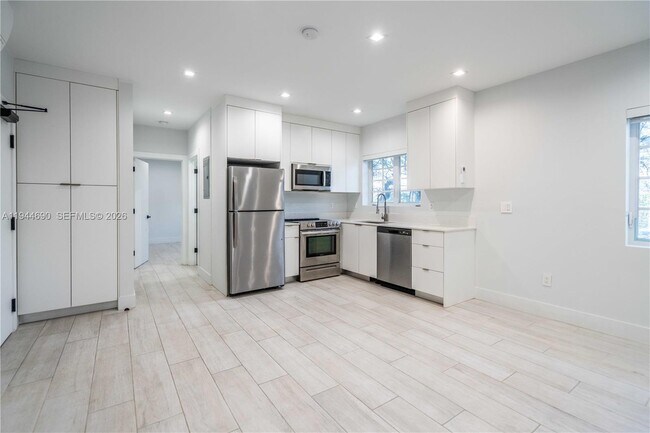 Photo - 960 Jefferson Ave Unit 102