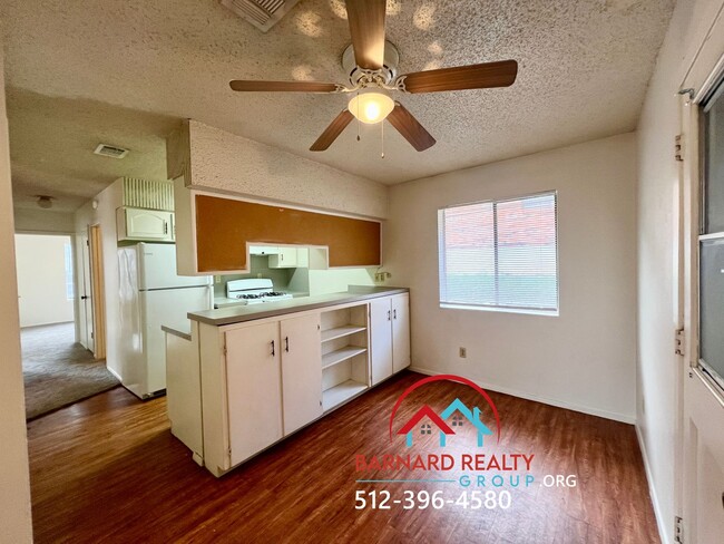 Available Now: 2 bed/1 bath duplex with ca... - Available Now: 2 bed/1 bath duplex with ca... Casa