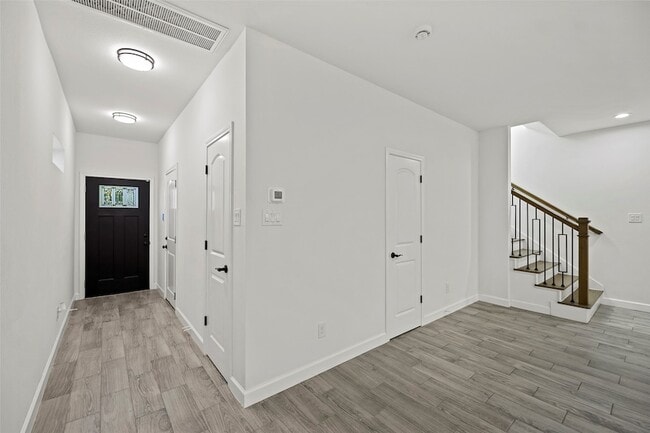 Photo - 1071 St Clair St