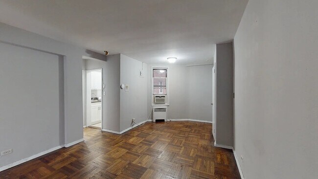 Photo - 340 E 58th St Unit 1A