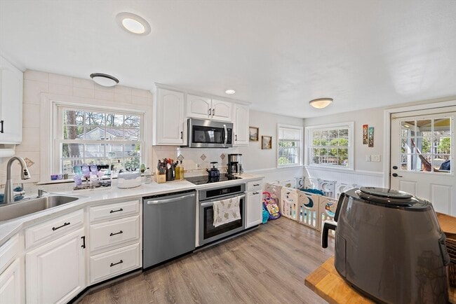 Photo - 95 Oriole Rd