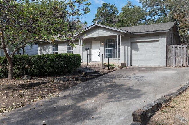 Building Photo - 2704 Carnarvon Ln Rental