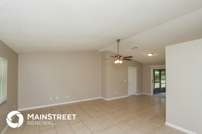 Photo - 995 Armstrong Rd SE