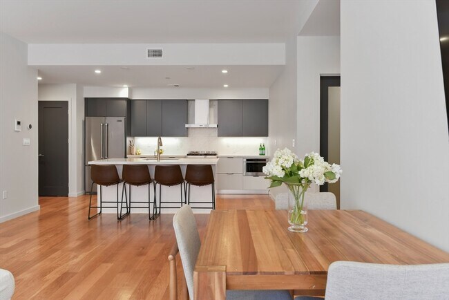 Photo - 531-533-533 E 2nd St Unit 201