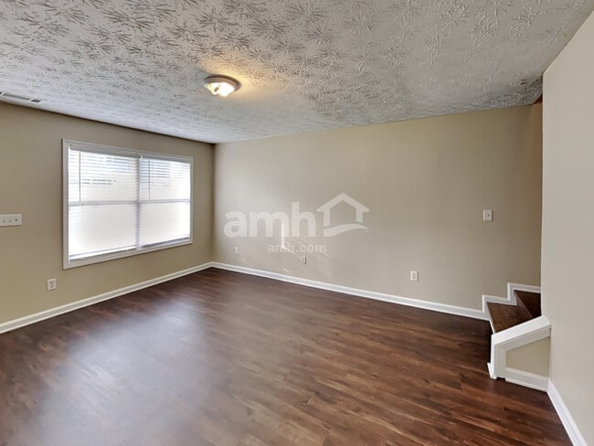 Photo - 435 Shenandoah Ct