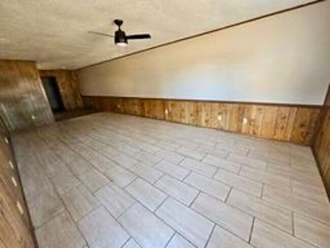 Photo - 415 Station Crossing Dr Unit B