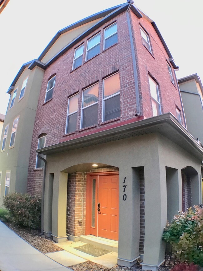 170 W Barry Links Way