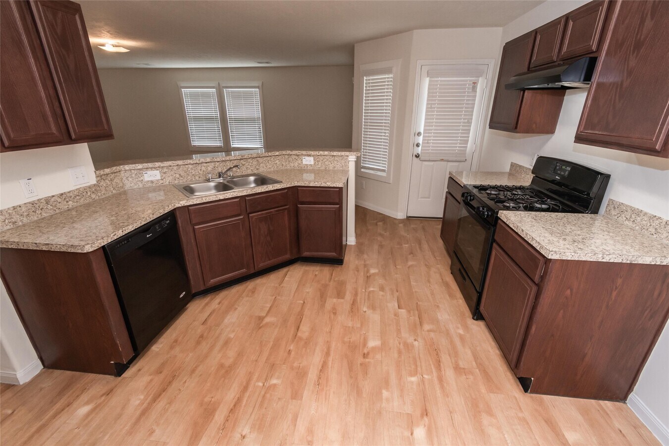 Photo - 6210 Luce St