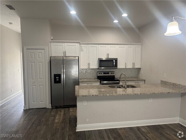 Building Photo - 3414 Santa Barbara Blvd Rental