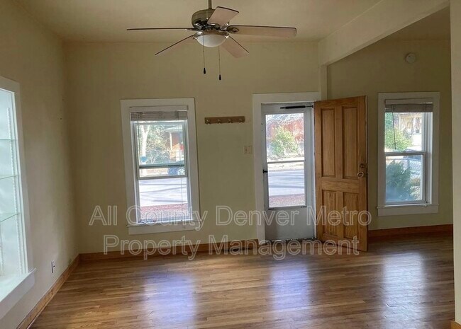 Photo - 831 Elati St