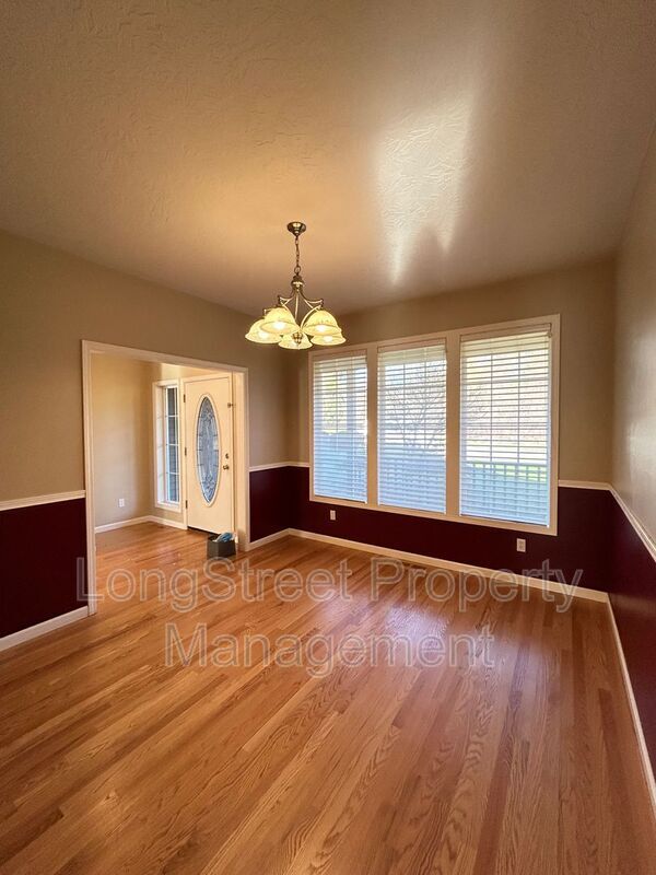 Photo - 852 Marilyn Dr