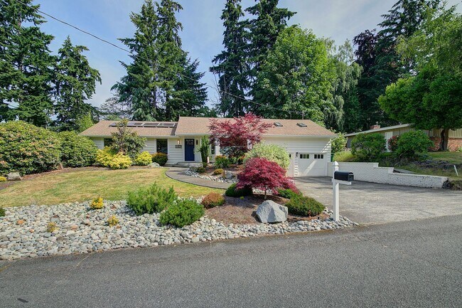 Photo - 5bd/2.75ba Mercer Island Home