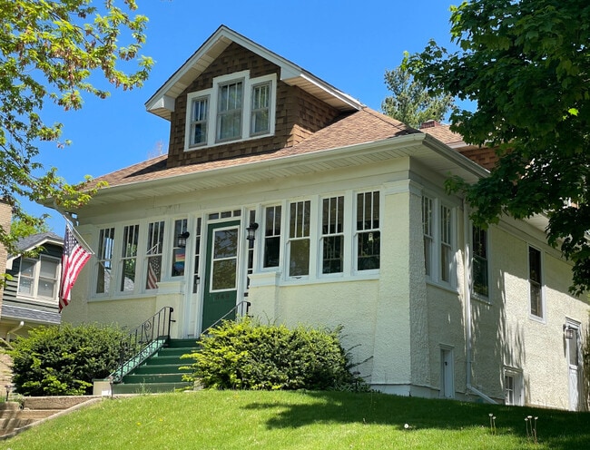 Photo - 549 S Division St House