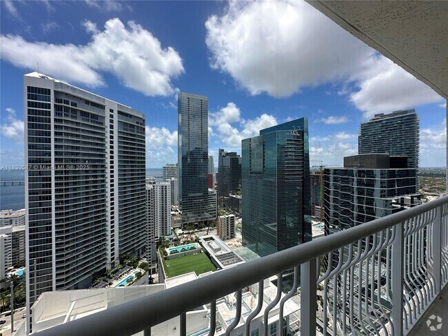 Building Photo - 1200 Brickell Bay Dr Unit 4007 Rental