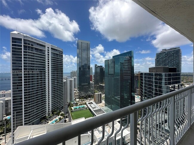 Photo - 1200 Brickell Bay Dr Unidad 4007 Rental
