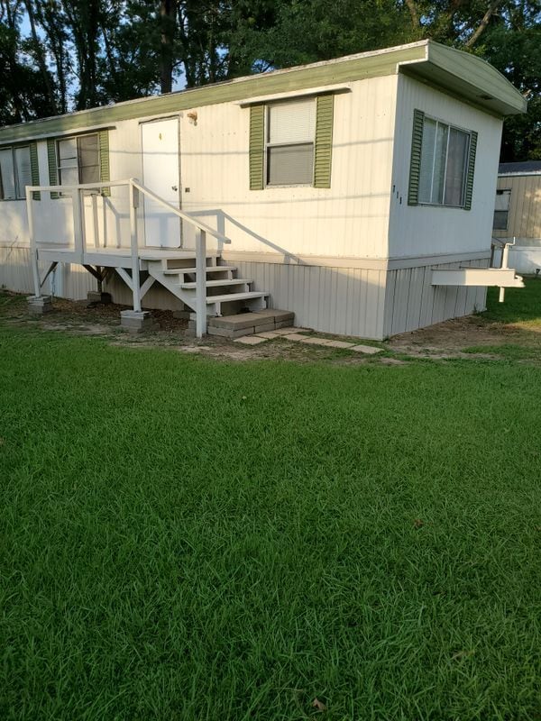 Photo - 715 Delouche St