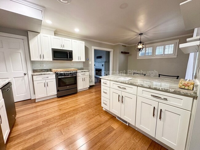 Photo - 1112 Kelton Ave