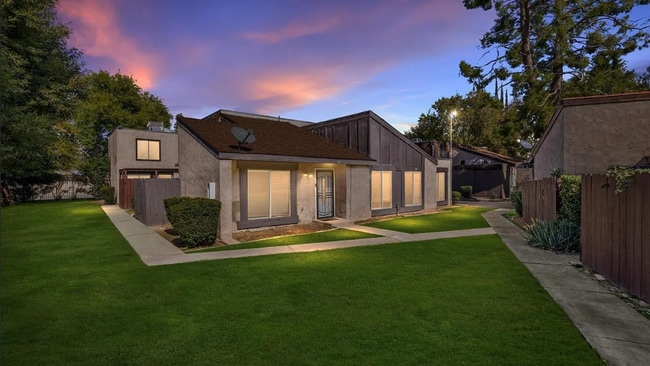 Building Photo - 2617 Pinon Springs Cir Unit 1