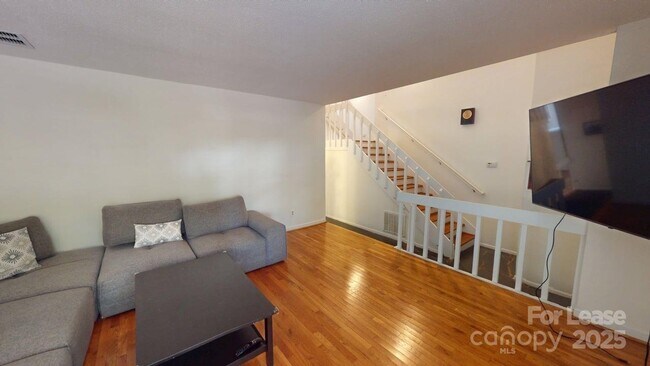 Photo - 4025 Woodfox Dr