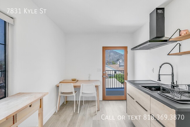 Photo - 7831 Kyle St