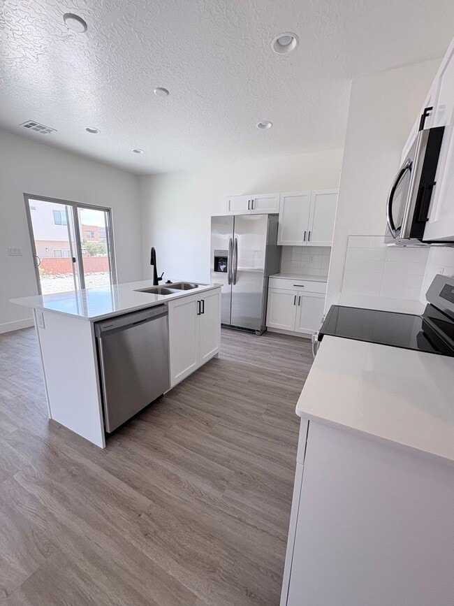 5673 S Weehawken Ln