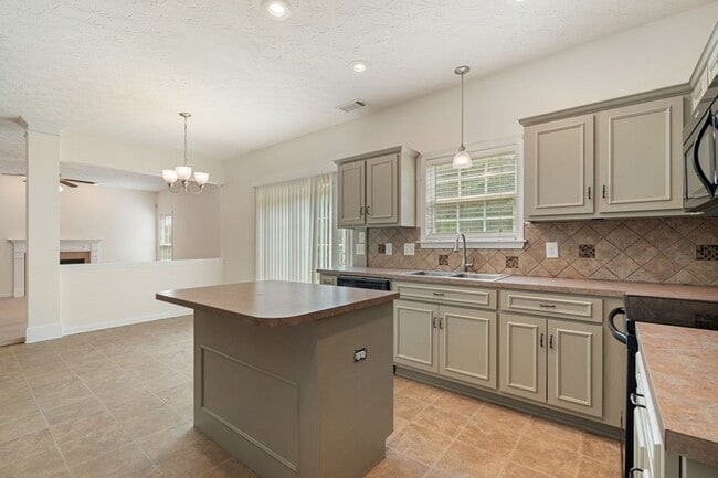 Photo - 4 Bedrooms, 2.5 Baths almost 2600 sf Cul-de-sac on over half acre!!!