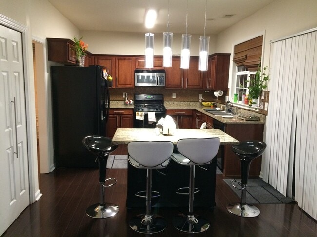 Photo - 908 Wendlebury Ct