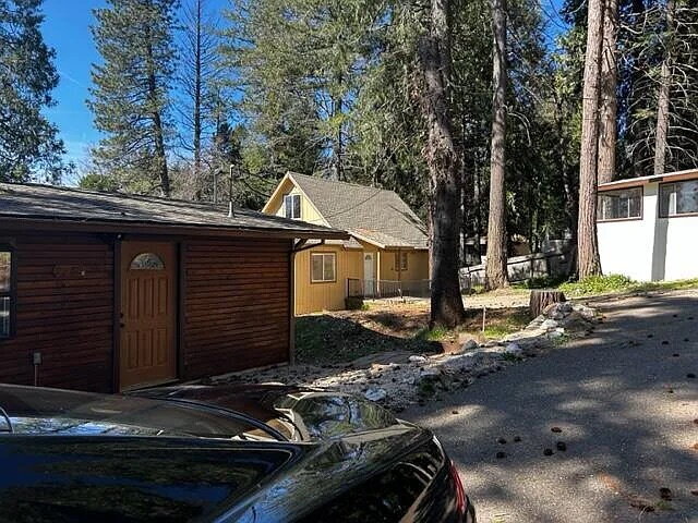 Photo - Charming 2/1 home nestled amongst the trees! Unidad #2