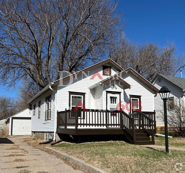 Building Photo - 4+BD/2 BATH HOUSE NEAR AUGUSTANA & USF wit...