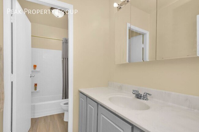 Photo - 2971 Deckebach Ave Unidad 20